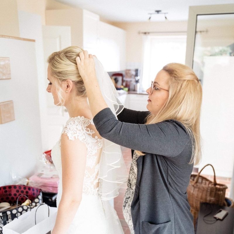 Styling und Hochsteckfrisuren